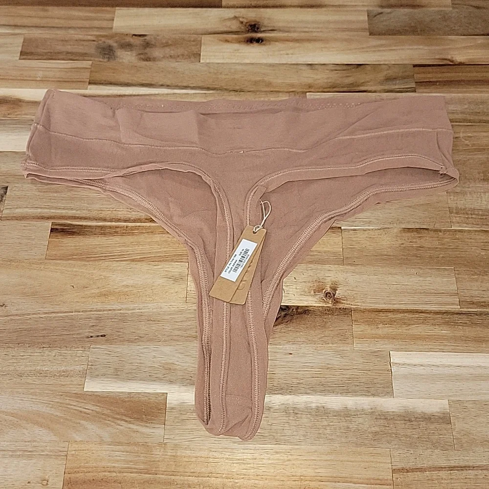 SKIMS Kim Kardashian Women's 3X Thong Panties New w/ Tags!
